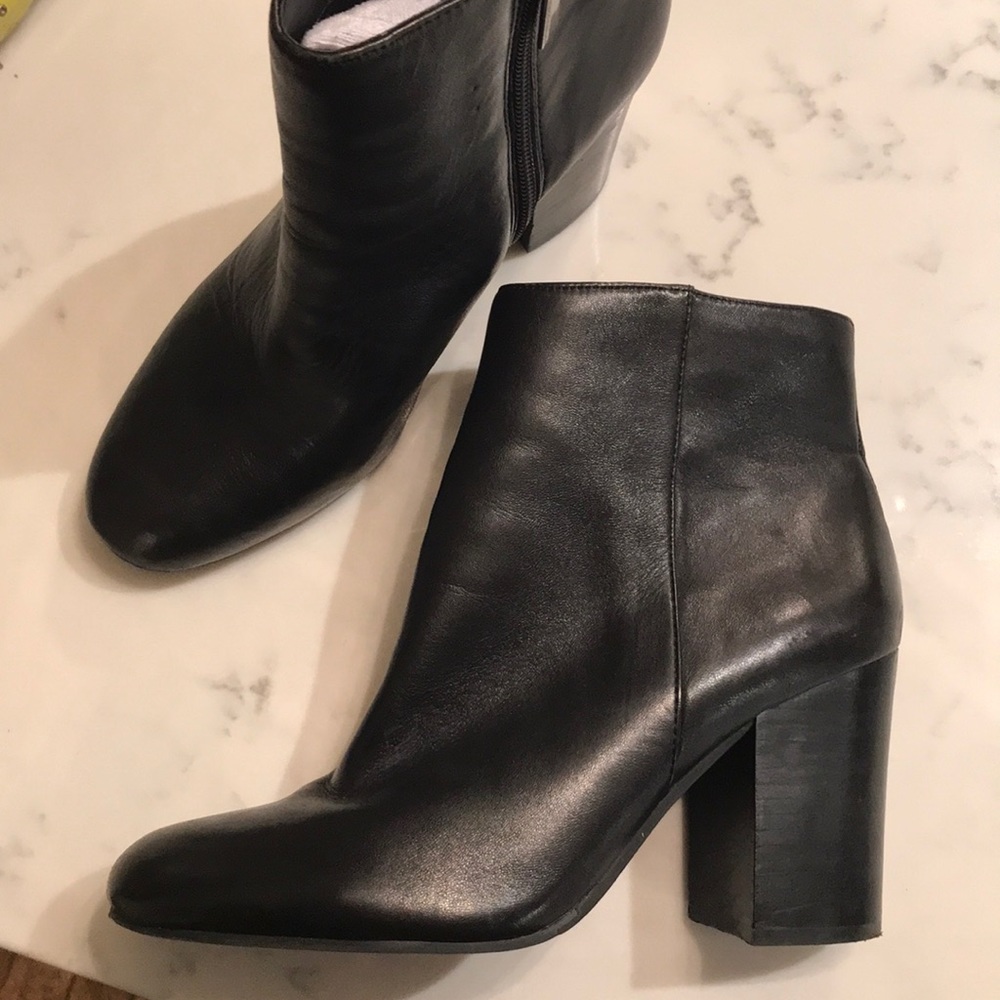 Vince Camuto Black Leather Ankle Boots 7.5
